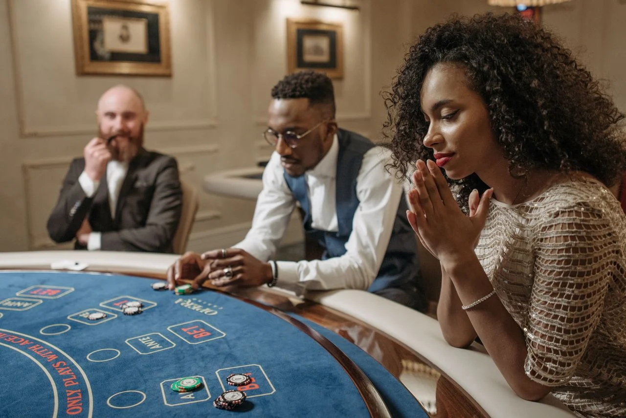 sh8bet chia sẻ luật chơi và mẹo Blackjack thực tế